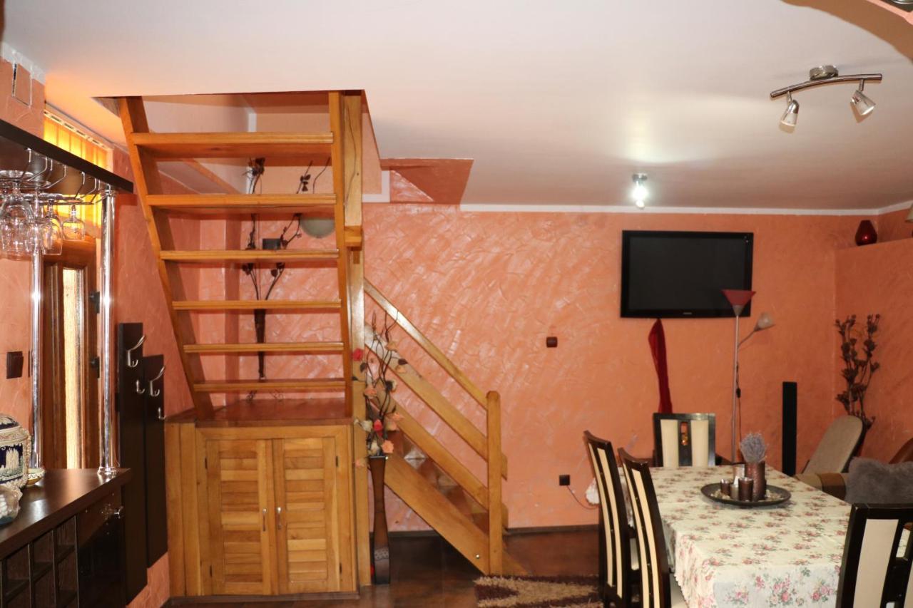 ホテル Amelia House Făgăraş エクステリア 写真